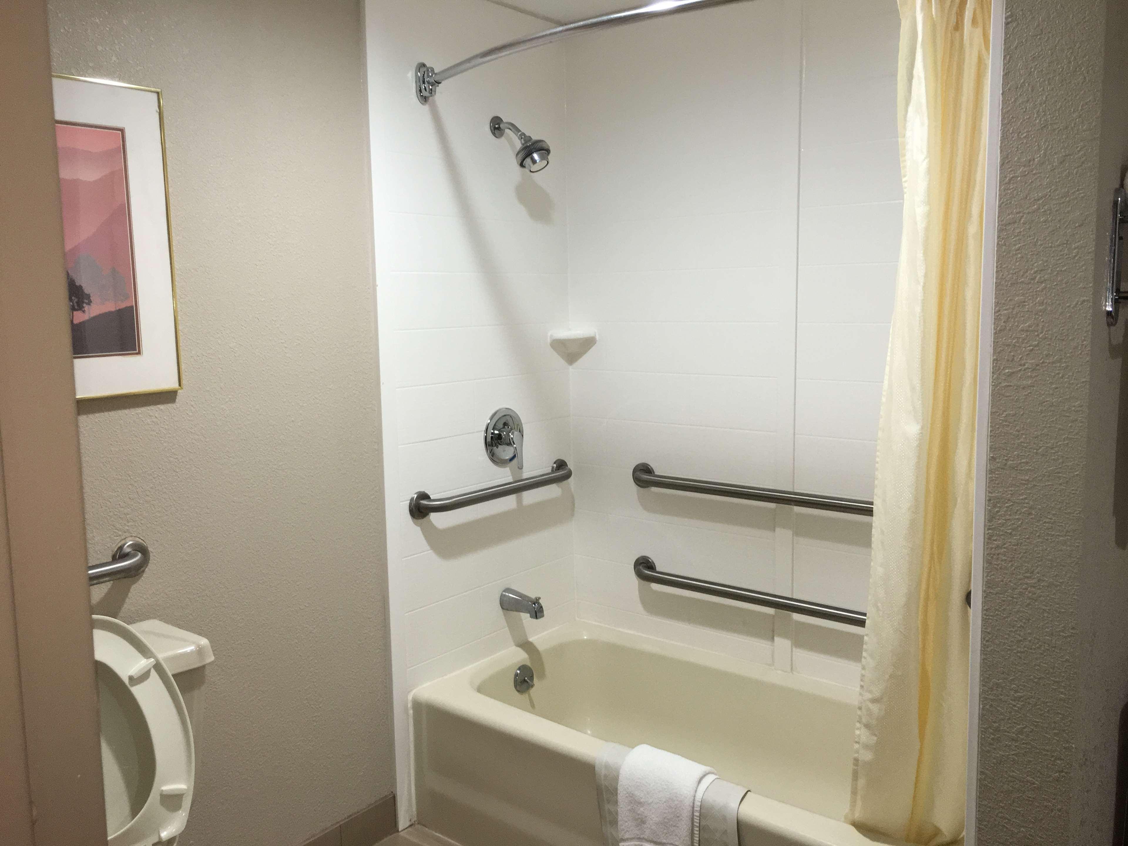 Best Western Gateway Adirondack Inn Ютика Экстерьер фото